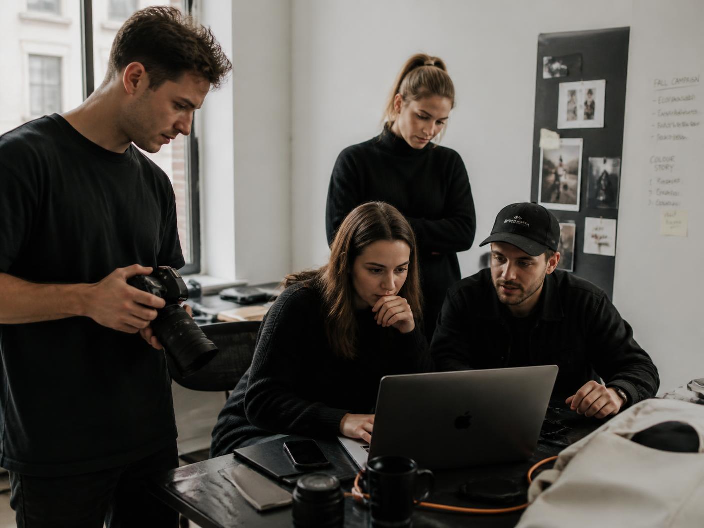 Team von MOGI MEDIA bei einer Content-Produktion